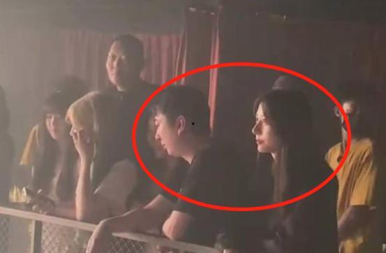 网红炸裂吃瓜事件近期,揭秘网络狂欢背后的真相  第1张